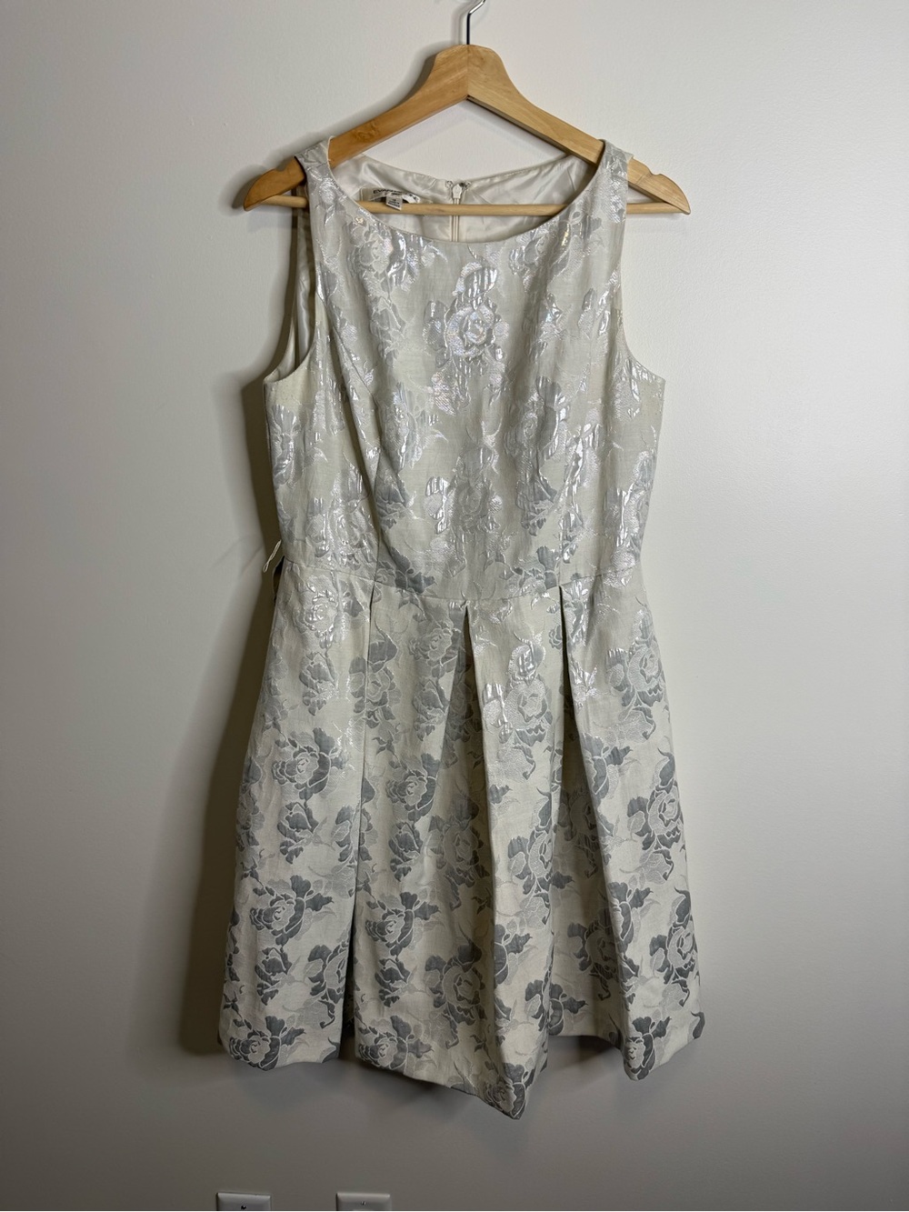 Evan Picone Ivory and Silver Floral Jacquard Midi Dress size 12 white pockets